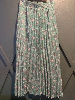 Max Studios| XS accordion pleated green off white floral skirt